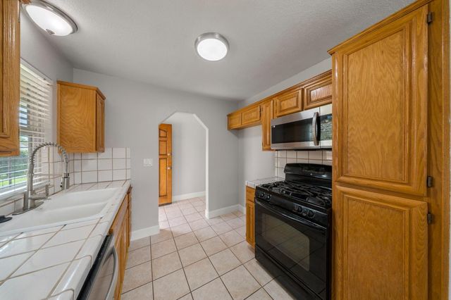 2021 Ellison Dr, Modesto, CA 95355