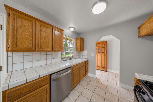 2021 Ellison Dr, Modesto, CA 95355