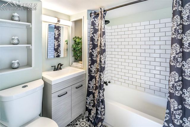 2201 W Warren Avenue, Englewood, CO 80110