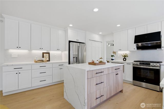 1527 233rd Place NE, Sammamish, WA 98074