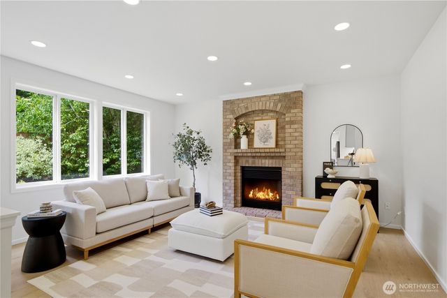 1527 233rd Place NE, Sammamish, WA 98074