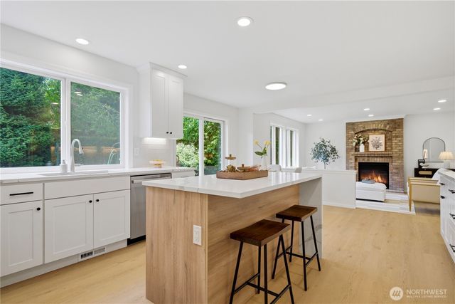 1527 233rd Place NE, Sammamish, WA 98074