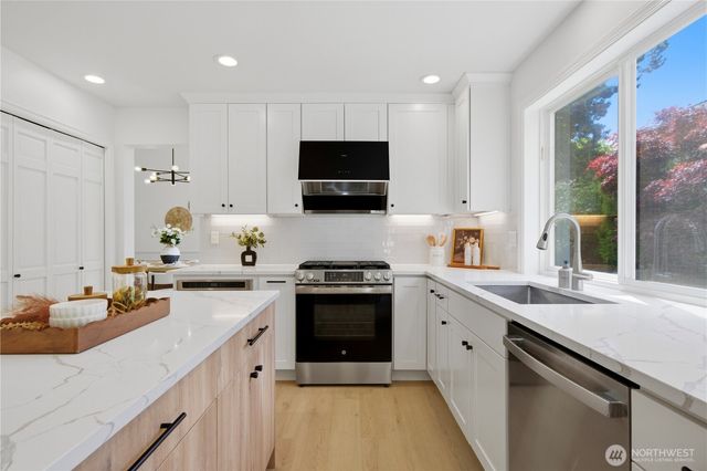 1527 233rd Place NE, Sammamish, WA 98074