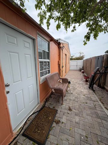 1313 S B Street, Lake Worth Beach, FL 33460