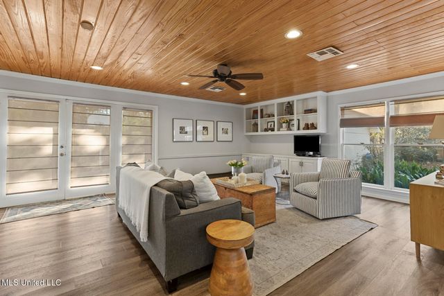 4465 Wedgewood Street, Jackson, MS 39211