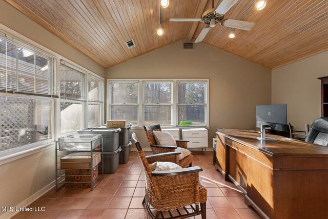 4465 Wedgewood Street, Jackson, MS 39211