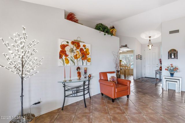 1821 E Redstart Road, Green Valley, AZ 85614