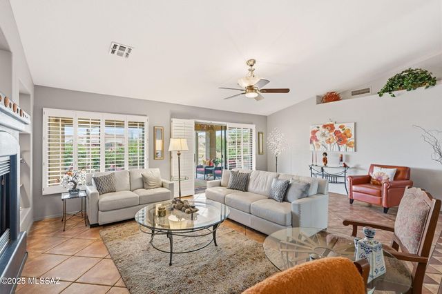 1821 E Redstart Road, Green Valley, AZ 85614