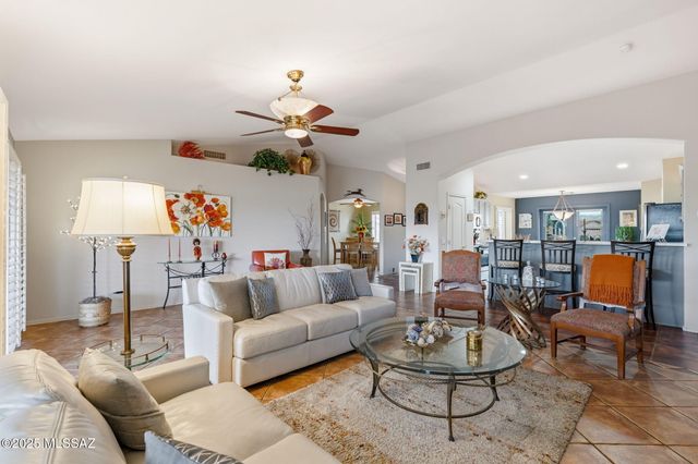 1821 E Redstart Road, Green Valley, AZ 85614