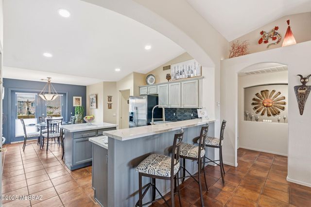 1821 E Redstart Road, Green Valley, AZ 85614