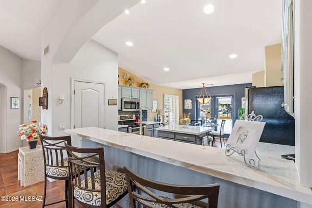 1821 E Redstart Road, Green Valley, AZ 85614