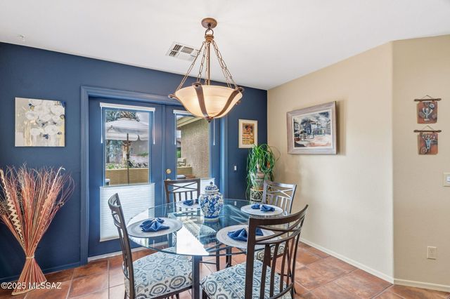 1821 E Redstart Road, Green Valley, AZ 85614