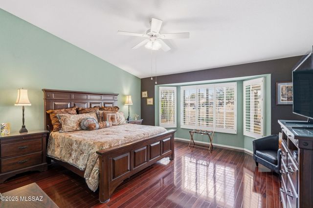 1821 E Redstart Road, Green Valley, AZ 85614