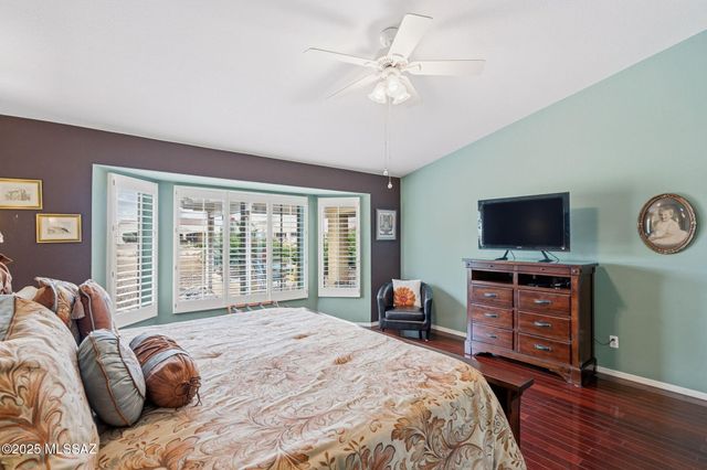 1821 E Redstart Road, Green Valley, AZ 85614