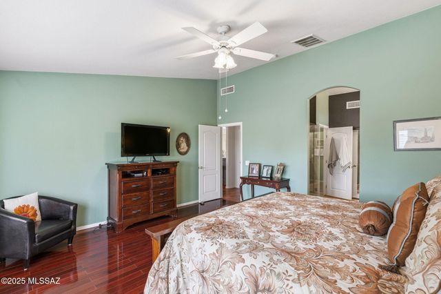 1821 E Redstart Road, Green Valley, AZ 85614