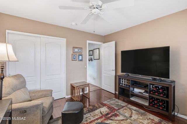 1821 E Redstart Road, Green Valley, AZ 85614