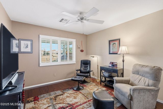 1821 E Redstart Road, Green Valley, AZ 85614