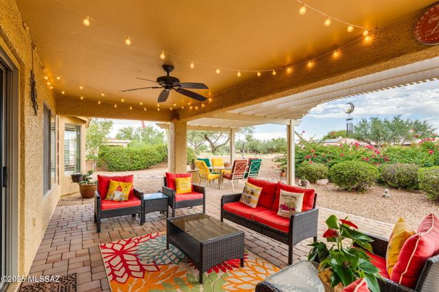 1821 E Redstart Road, Green Valley, AZ 85614