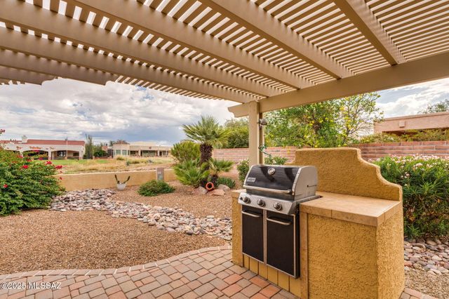 1821 E Redstart Road, Green Valley, AZ 85614