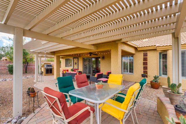 1821 E Redstart Road, Green Valley, AZ 85614