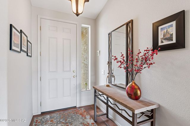 1821 E Redstart Road, Green Valley, AZ 85614