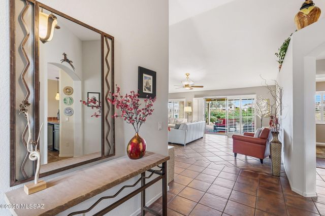 1821 E Redstart Road, Green Valley, AZ 85614