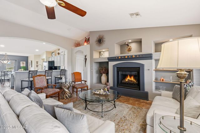 1821 E Redstart Road, Green Valley, AZ 85614