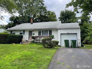 25 Eardley Road, Edison, NJ 08817