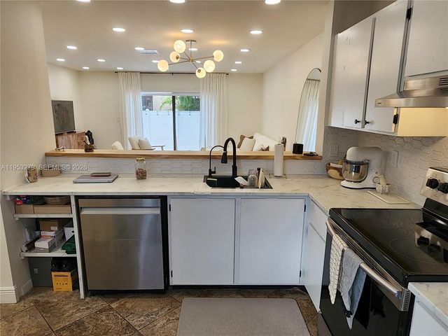 11763 NW 11th St, Pembroke Pines, FL 33026