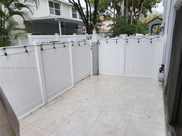 11763 NW 11th St, Pembroke Pines, FL 33026