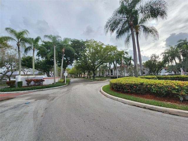 11763 NW 11th St, Pembroke Pines, FL 33026