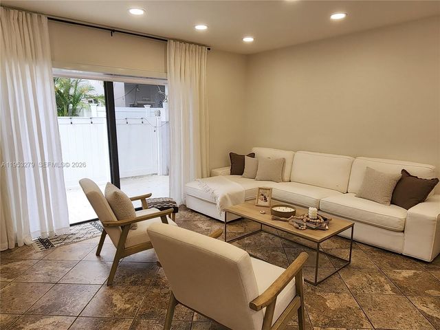 11763 NW 11th St, Pembroke Pines, FL 33026