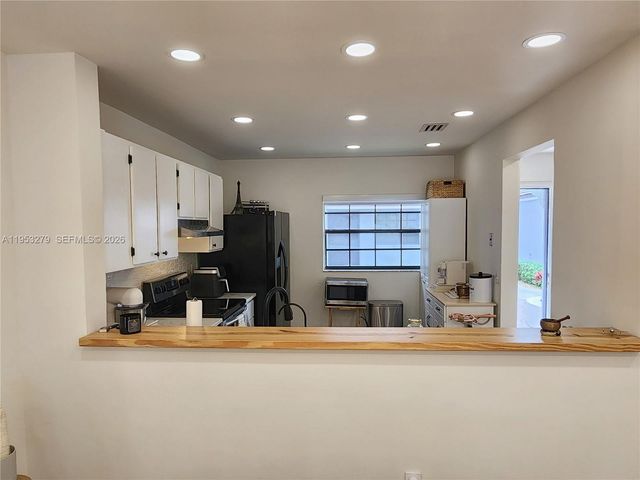 11763 NW 11th St, Pembroke Pines, FL 33026