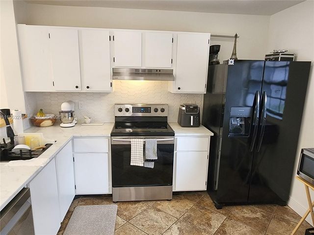 11763 NW 11th St, Pembroke Pines, FL 33026