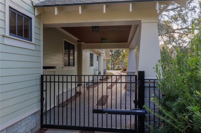 1612 E WASHINGTON STREET, Orlando, FL 32803