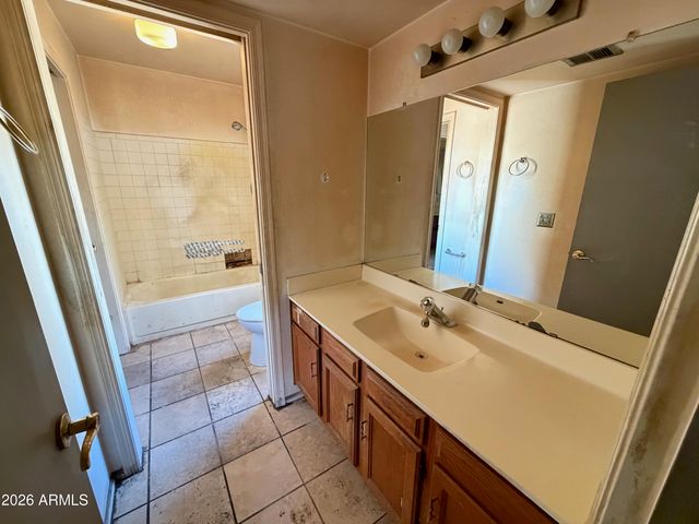 2834 S Extension Road 2042, Mesa, AZ 85210