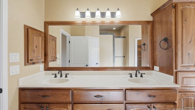 2291 Sun Chase Blvd, New Braunfels, TX 78130