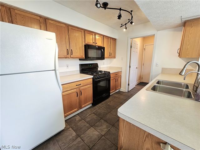 8633 Redtail Court, Macedonia, OH 44056