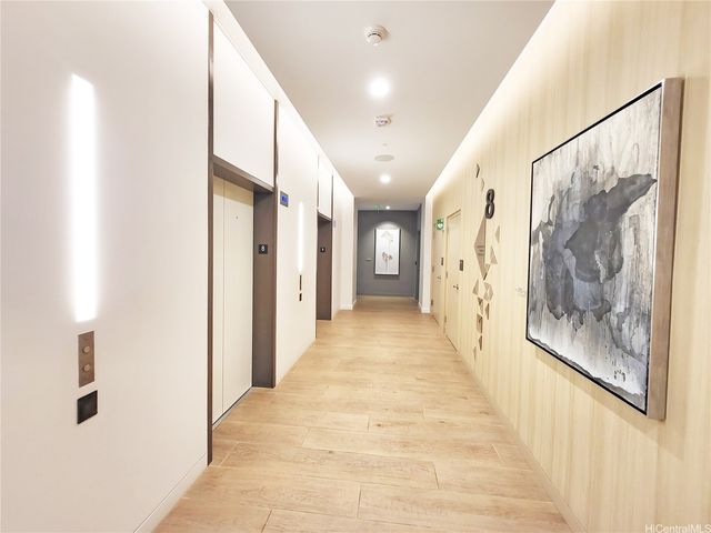 987 Queen Street 806, Honolulu, HI 96814