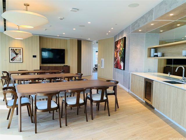 987 Queen Street 806, Honolulu, HI 96814