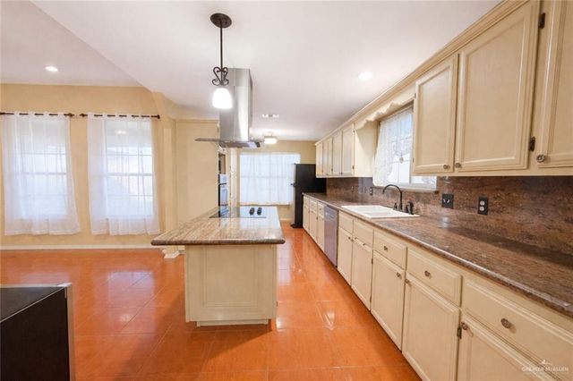 8006 N 28th Lane, Mcallen, TX 78504