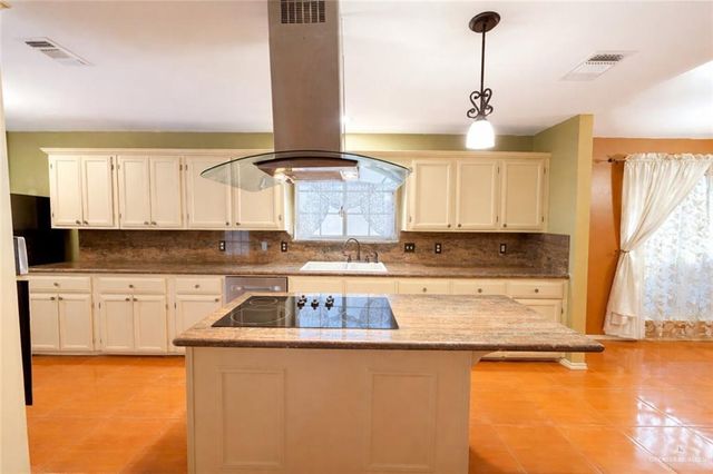 8006 N 28th Lane, Mcallen, TX 78504