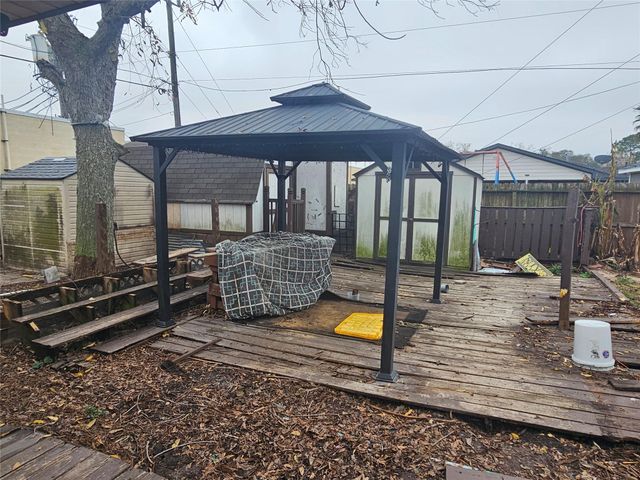 2818 Spa Drive, Deer Park, TX 77536