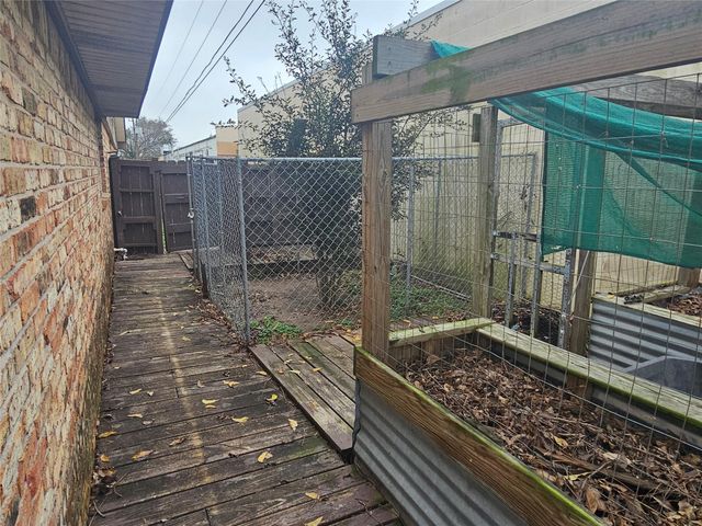 2818 Spa Drive, Deer Park, TX 77536