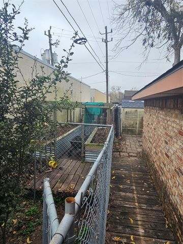 2818 Spa Drive, Deer Park, TX 77536