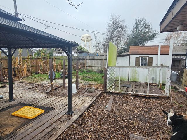 2818 Spa Drive, Deer Park, TX 77536