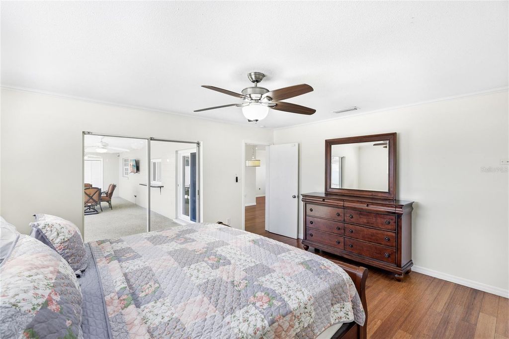 Image 14 of property listing at 5715 2ND AVENUE DRIVE NW, Bradenton, FL 34209