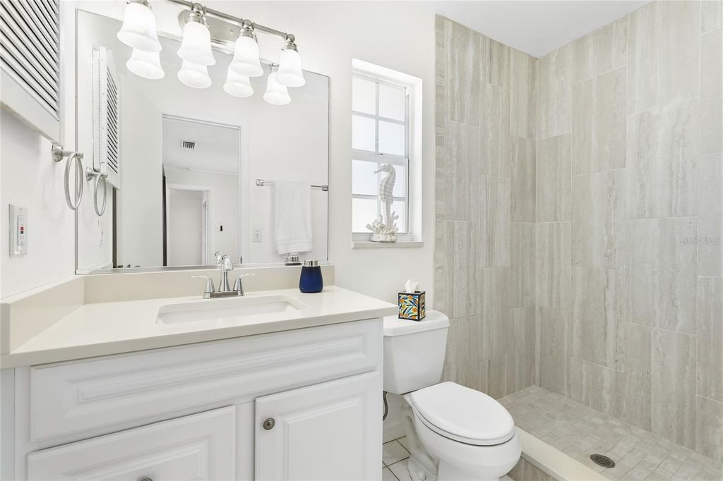 Image 15 of property listing at 5715 2ND AVENUE DRIVE NW, Bradenton, FL 34209