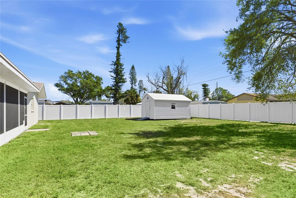 Image 25 of property listing at 5715 2ND AVENUE DRIVE NW, Bradenton, FL 34209