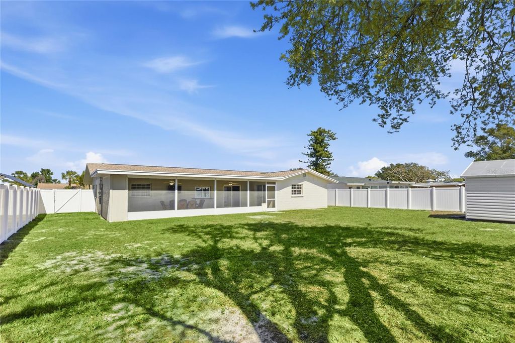 Image 27 of property listing at 5715 2ND AVENUE DRIVE NW, Bradenton, FL 34209